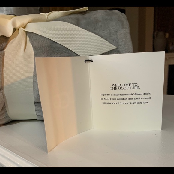 NWT UGG Grey Throw blanket - Picture 3 of 5